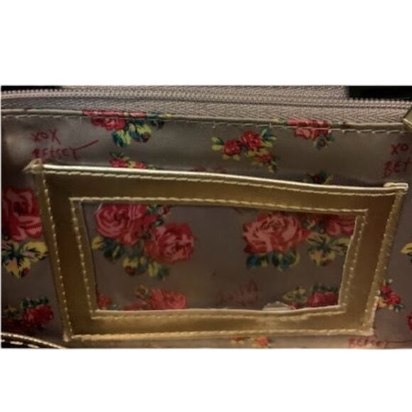 Betsey Johnson Hearts Wristlet Wallet - Picture 4 of 6